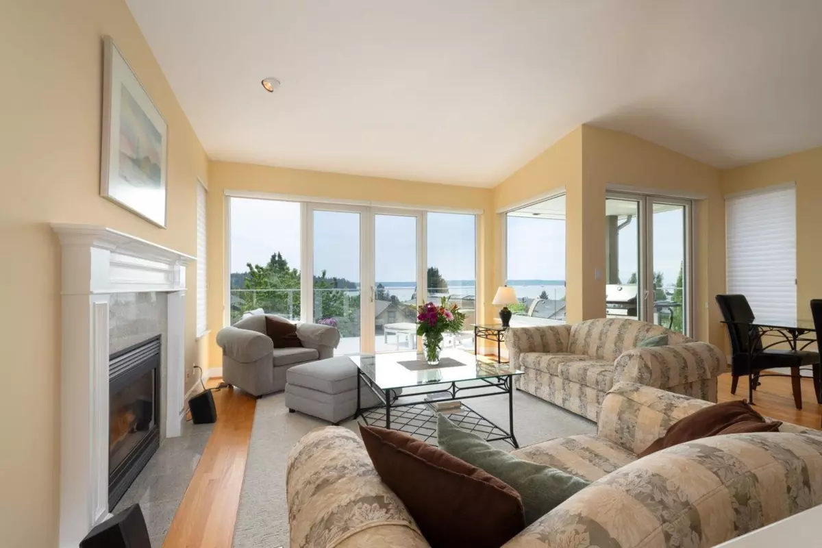 Family Room Photo of 1168 Esquimalt Avenue, West Vancouver, BC