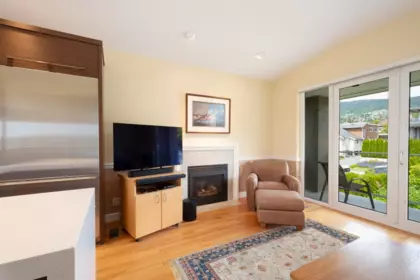 Powder Room Photo of 1168 Esquimalt Avenue, West Vancouver, BC
