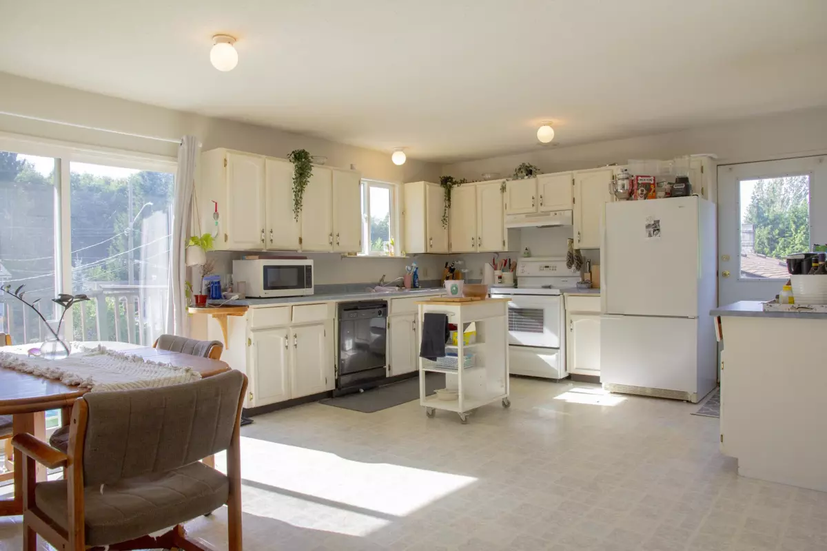 Family Room Photo of 5754 Binnacle Avenue, Sechelt, BC