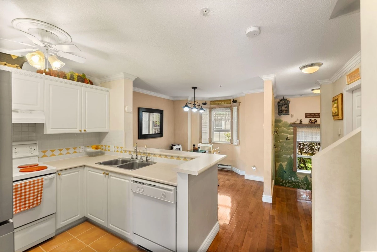 Dining Area Photo of 302 15258 105 Avenue, Surrey, BC