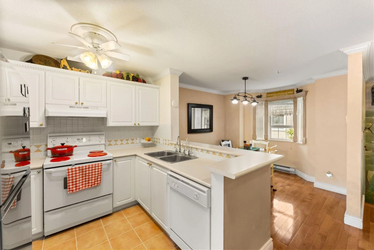 Family Room Photo of 302 15258 105 Avenue, Surrey, BC