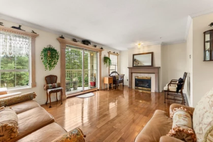 Breakfast Nook Photo of 302 15258 105 Avenue, Surrey, BC