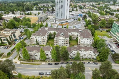 Front Yard Photo of 302 15258 105 Avenue, Surrey, BC