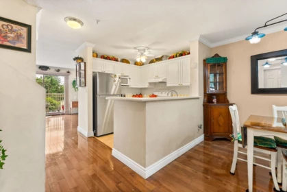 Primary Bathroom Photo of 302 15258 105 Avenue, Surrey, BC