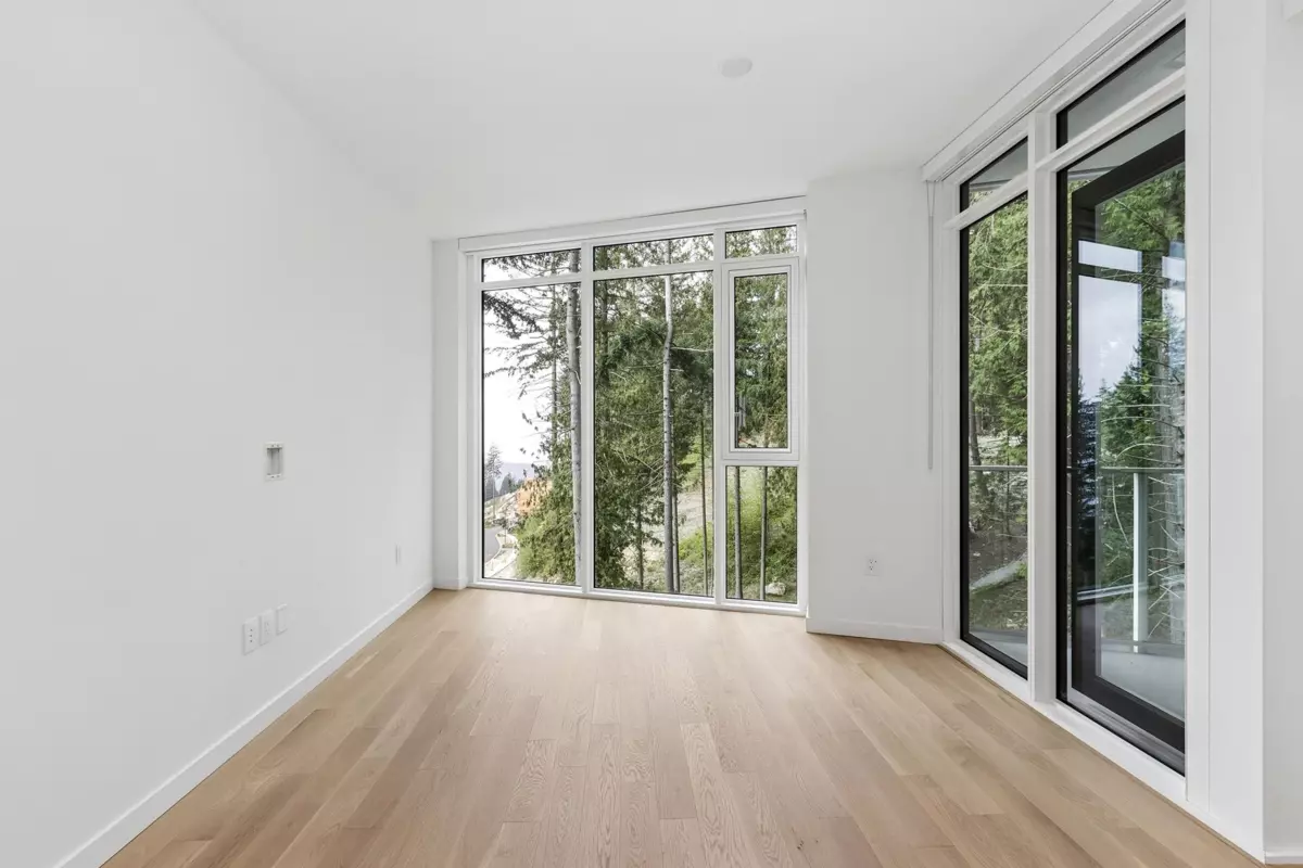 Living Room Photo of 704 3963 Uplands Way, West Vancouver, BC