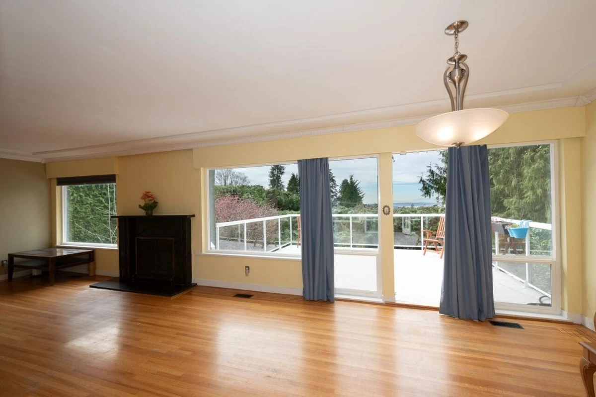 Dining Area Photo of 647 Blueridge Avenue, North Vancouver, BC