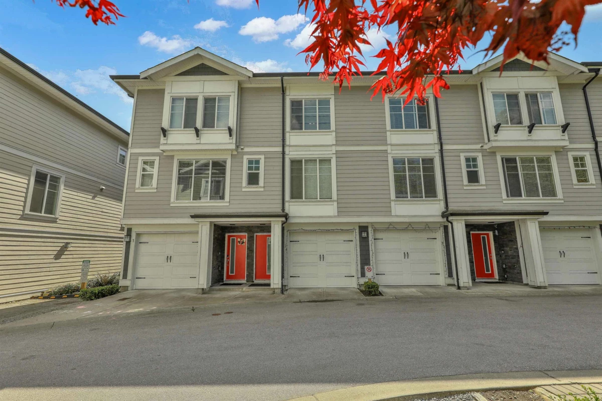 Living Room Photo of 24 14499 64 Avenue, Surrey, BC