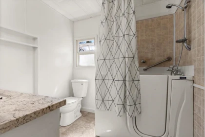 Primary Bathroom Photo of 32 2305 200 Street, Langley, BC