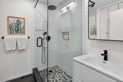 Guest Bathroom Photo of 19804 68 Avenue, Langley, BC