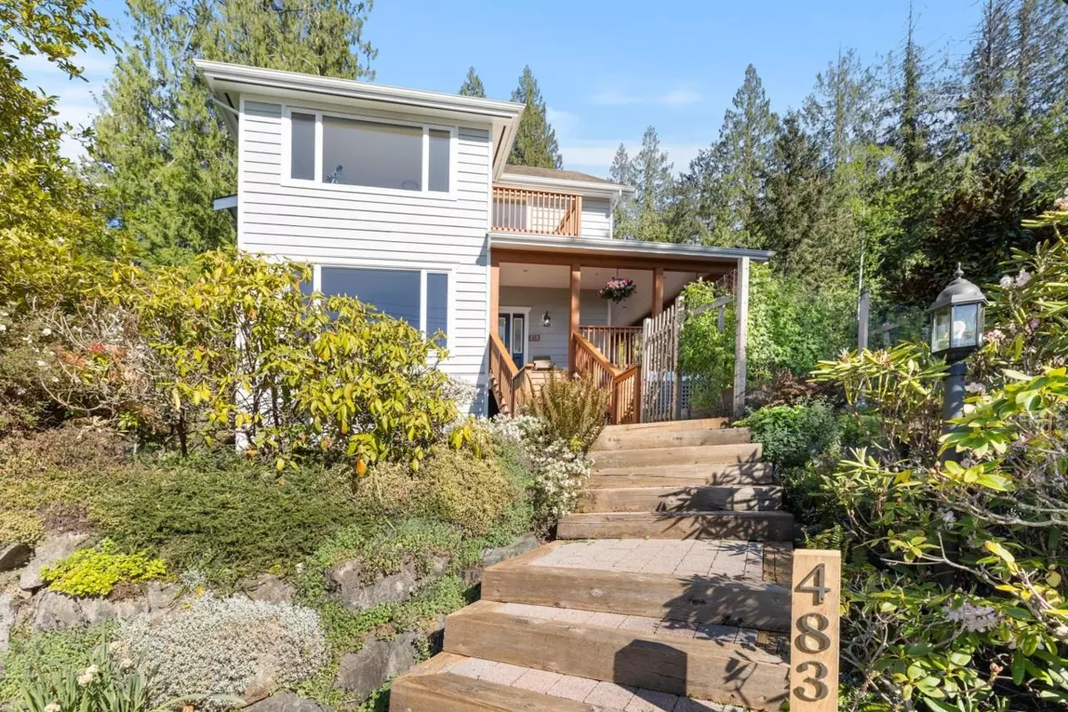 Family Room Photo of 483 Braewood Place, Bowen Island, BC