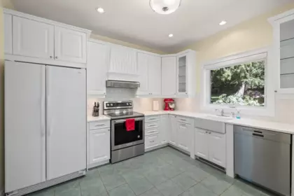 Breakfast Nook Photo of 483 Braewood Place, Bowen Island, BC