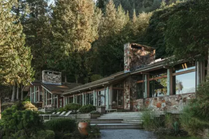 370-374 Smugglers Cove Road, Bowen Island, BC, Bowen Island — Single Family Residence for sale