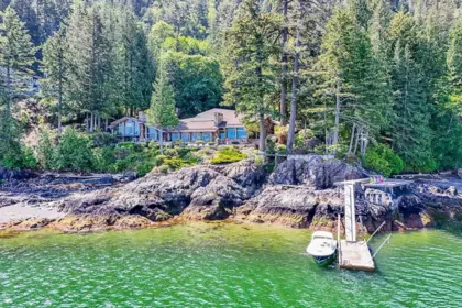 370-374 Smugglers Cove Road, Bowen Island, BC, Bowen Island — Single Family Residence for sale