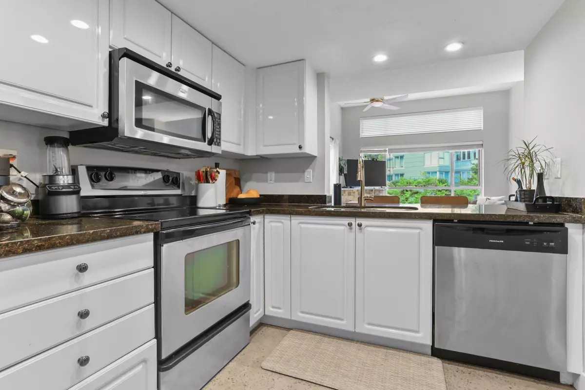 Dining Area Photo of 402 220 Newport Drive, Port Moody, BC