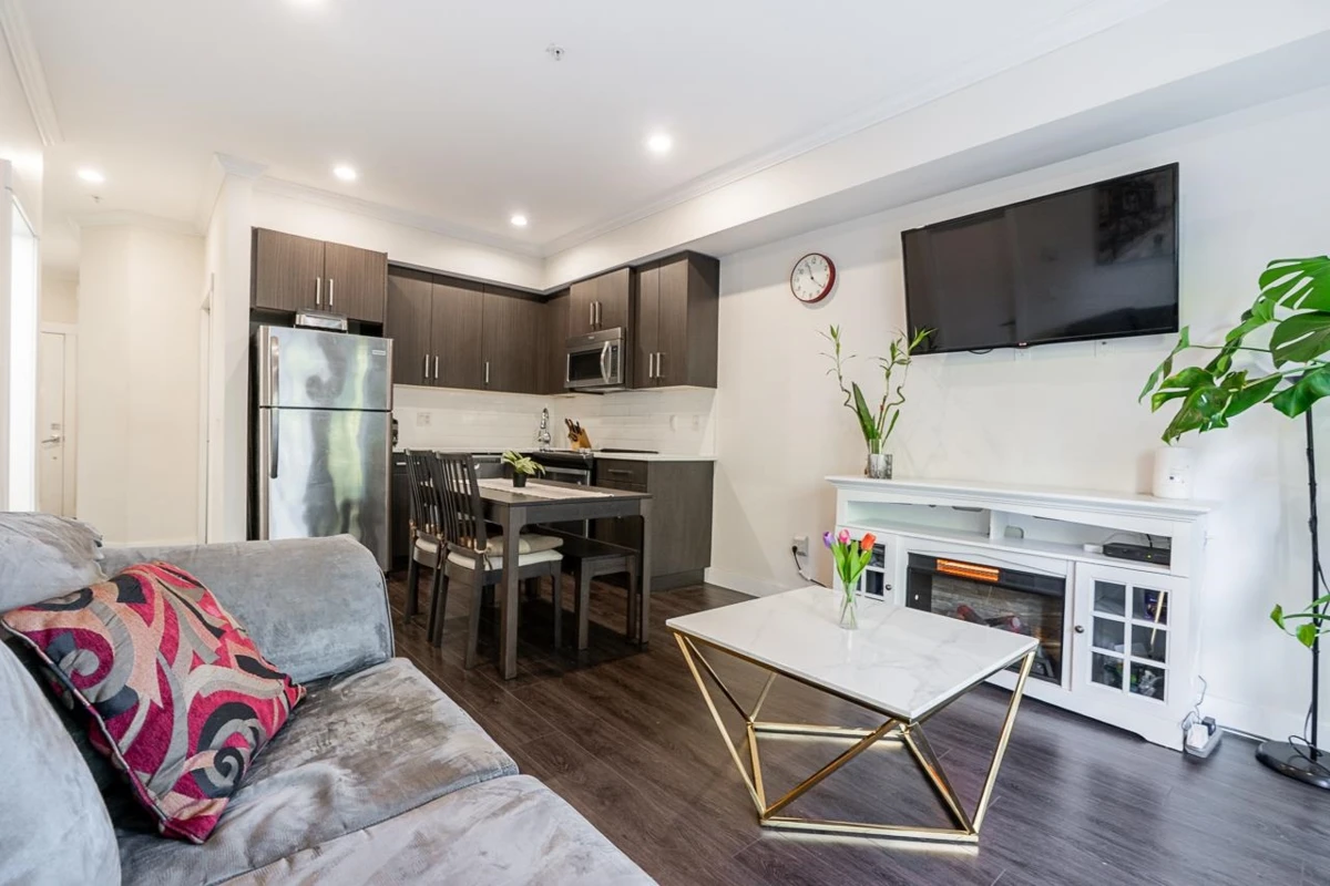 Dining Area Photo of 7 7247 140 Street, Surrey, BC