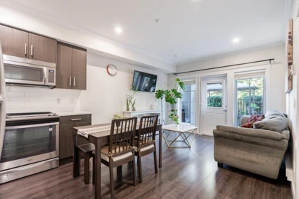 Kitchen Island Photo of 7 7247 140 Street, Surrey, BC