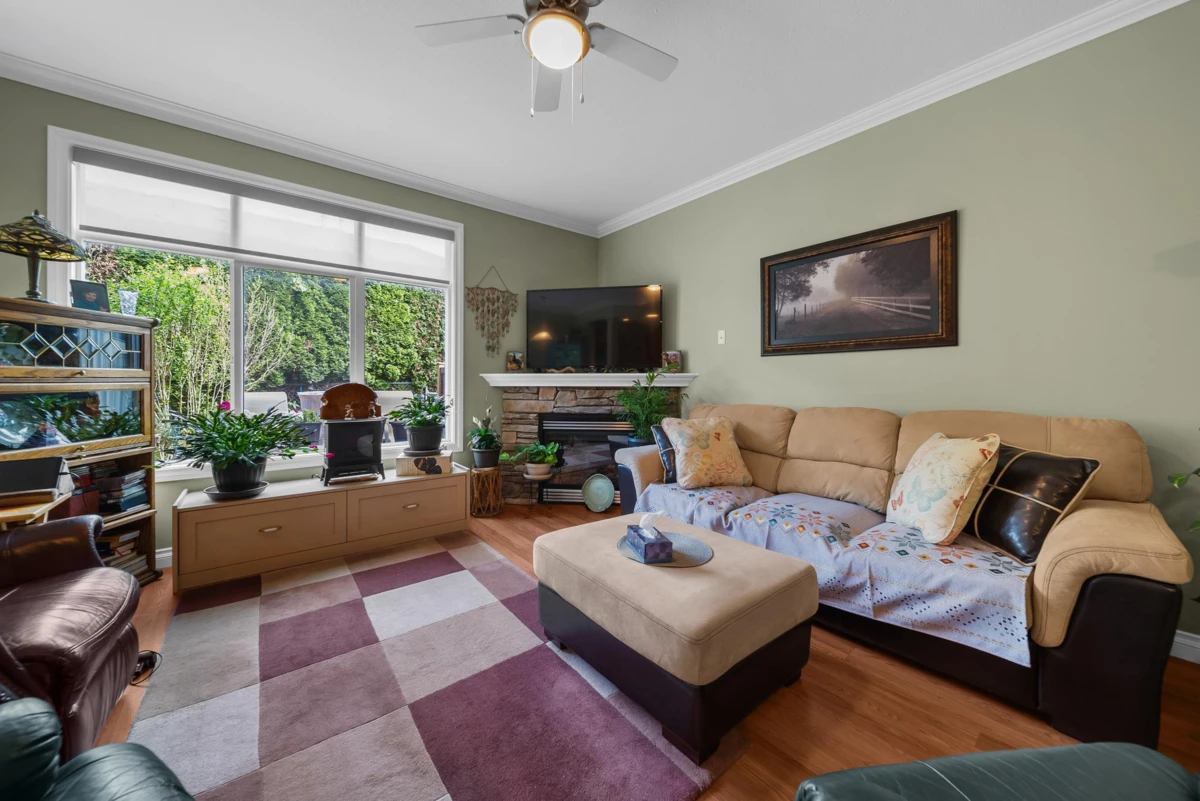 Living Room Photo of 6 7519 Morrow Road, Agassiz, BC