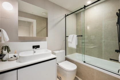 Primary Bathroom Photo of 134 473 W 28th Avenue, Vancouver, BC