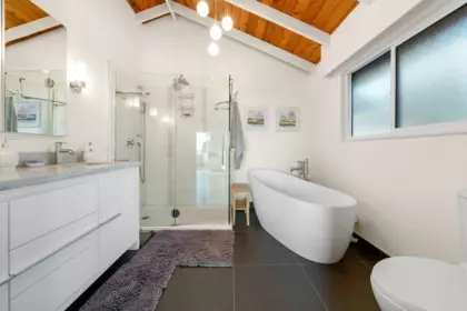 Hot Tub / Spa Photo of 4570 Woodgreen Court, West Vancouver, BC