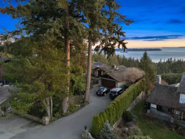 Office / Den Photo of 4570 Woodgreen Court, West Vancouver, BC