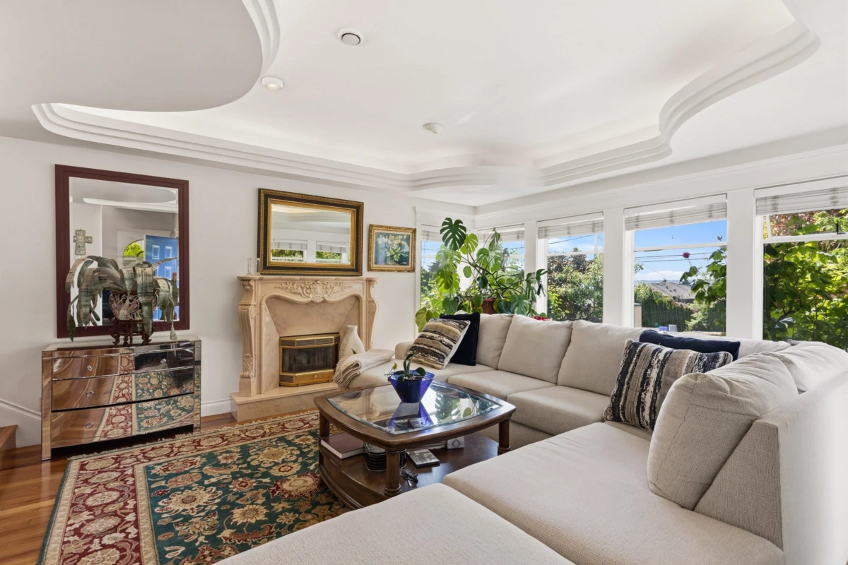Living Room Photo of 2541 Marine Drive, West Vancouver, BC