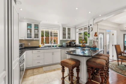 Breakfast Nook Photo of 2541 Marine Drive, West Vancouver, BC