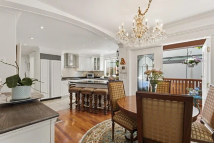 Kitchen Island Photo of 2541 Marine Drive, West Vancouver, BC
