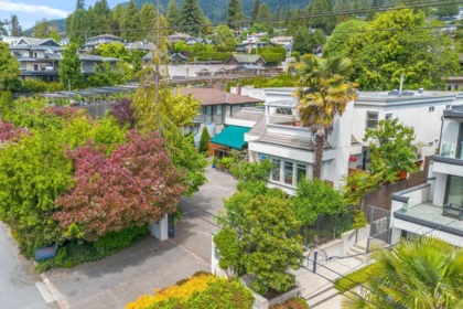 Outdoor Kitchen Photo of 2541 Marine Drive, West Vancouver, BC