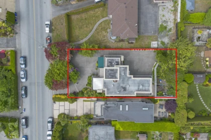 Playground / Recreational Area Near 2541 Marine Drive, West Vancouver, BC