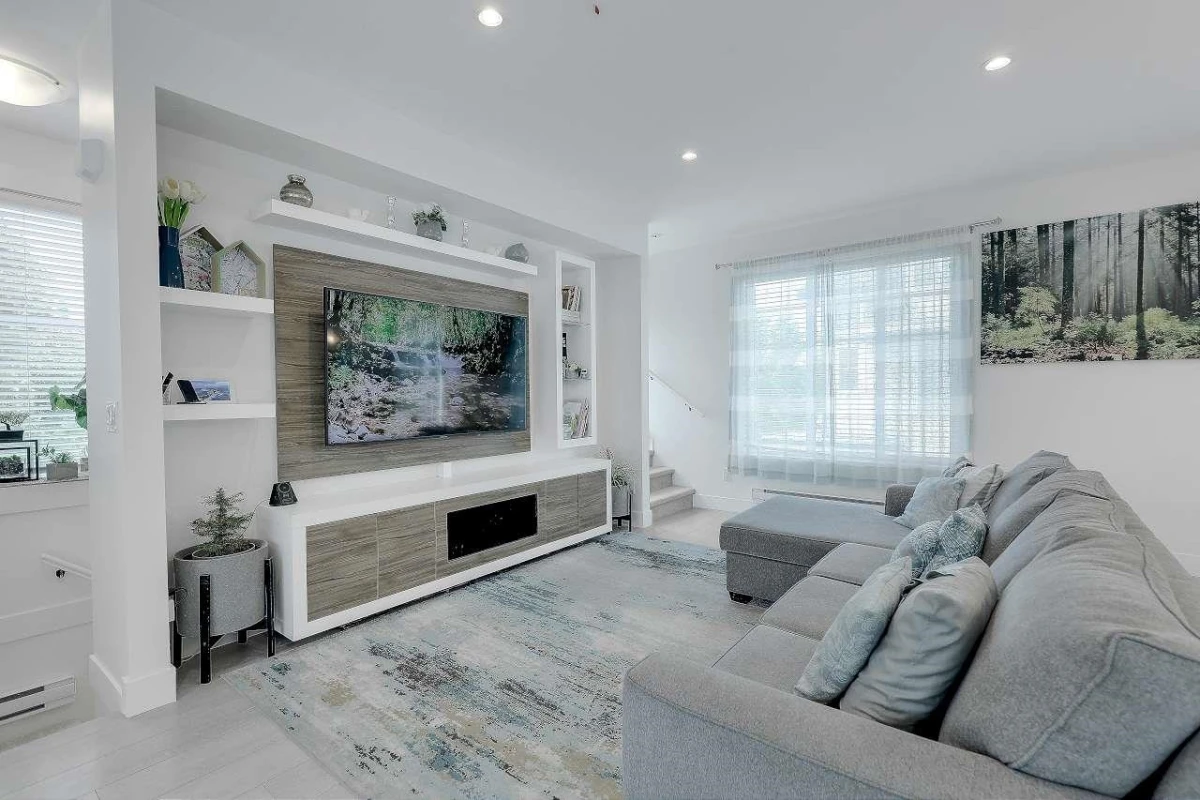 Dining Area Photo of 1 14499 64 Avenue, Surrey, BC
