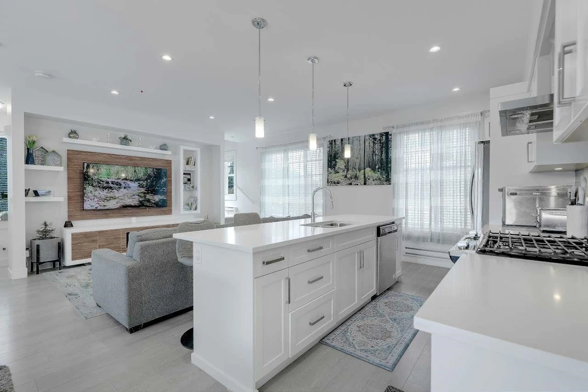 Family Room Photo of 1 14499 64 Avenue, Surrey, BC