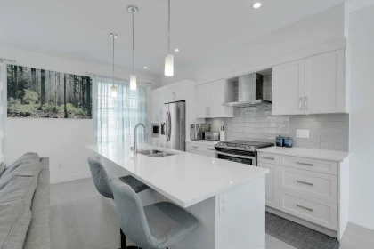 Kitchen Island Photo of 1 14499 64 Avenue, Surrey, BC