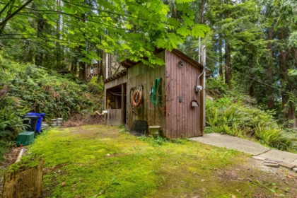 Outdoor Deck Photo of 7536 Islets Place, Sechelt, BC