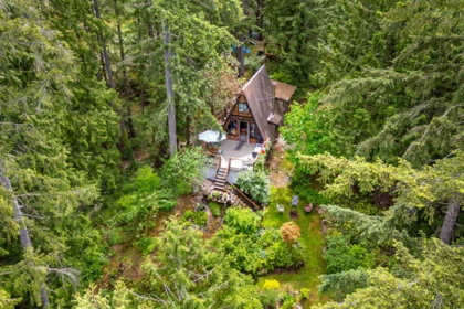 Staircase Photo of 7536 Islets Place, Sechelt, BC
