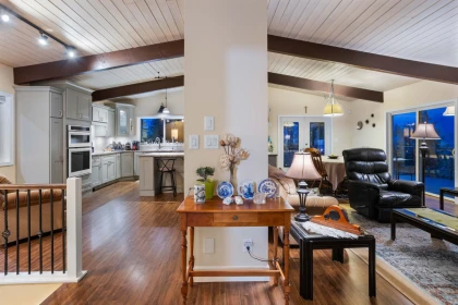 Kitchen Island Photo of 47185 Latimer Road, Chilliwack, BC