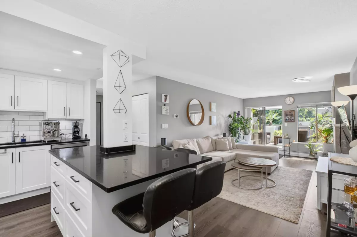 Living Room Photo of 202 812 Milton Street, New Westminster, BC