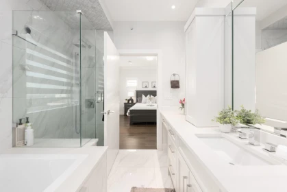 Guest Bathroom Photo of 104 E 62 Avenue, Vancouver, BC