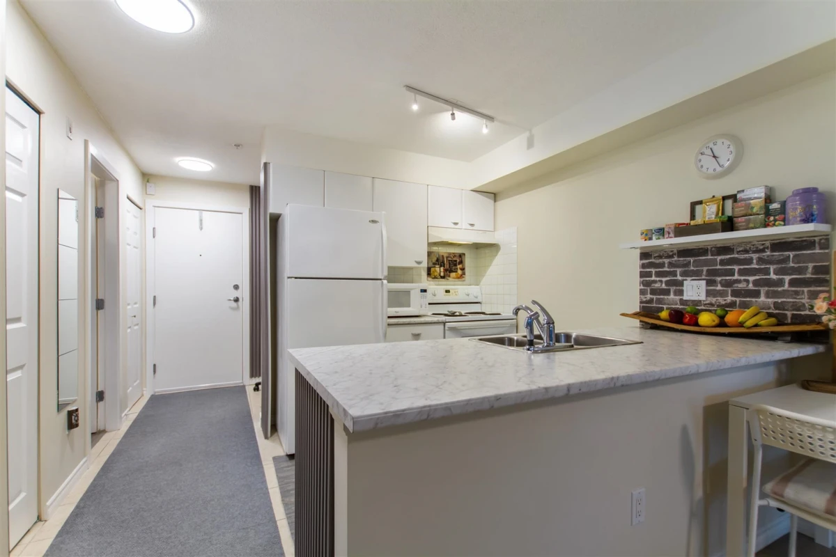 Dining Area Photo of 107 14877 100 Avenue, Surrey, BC