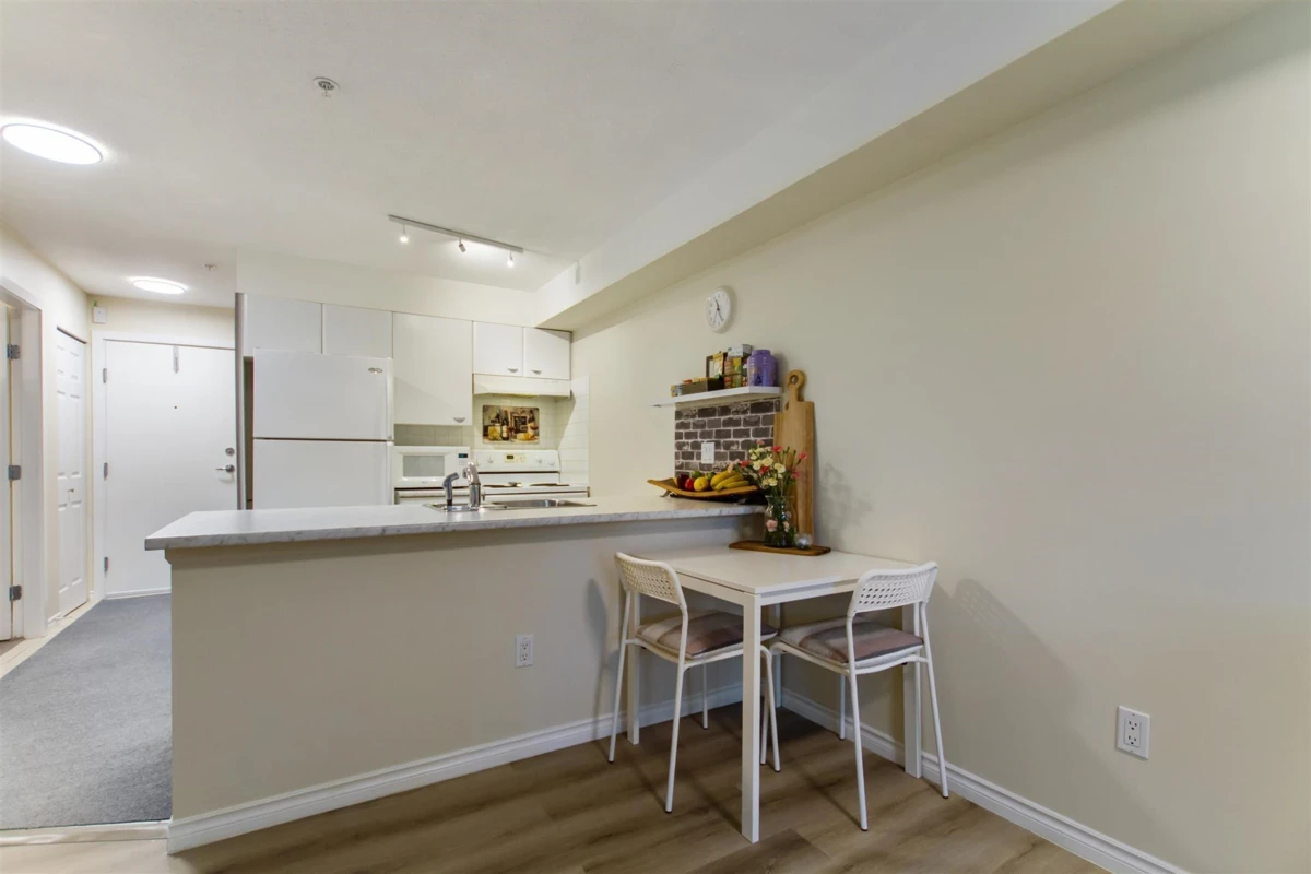 Family Room Photo of 107 14877 100 Avenue, Surrey, BC
