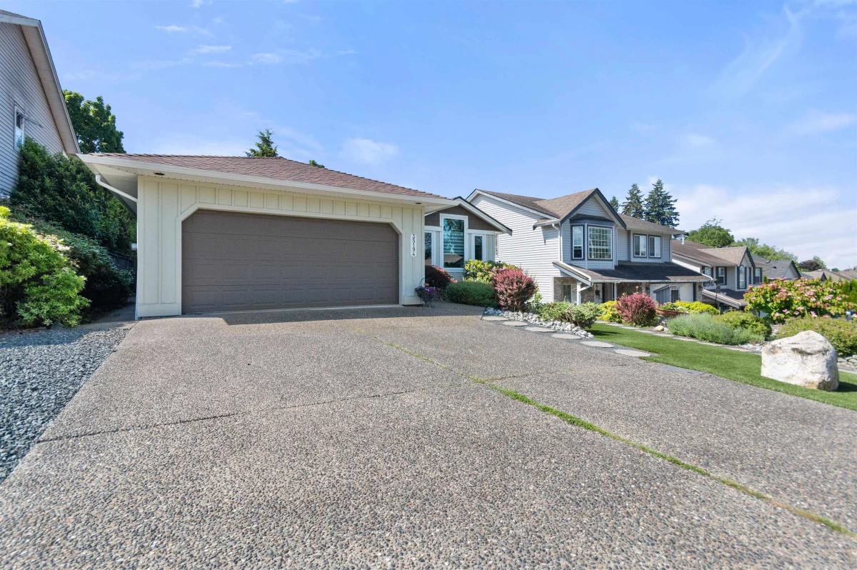 Living Room Photo of 35194 Christina Place, Abbotsford, BC