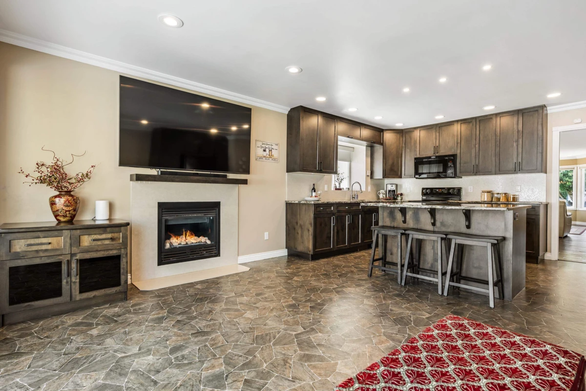 Living Room Photo of 46677 Ramona Drive, Chilliwack, BC
