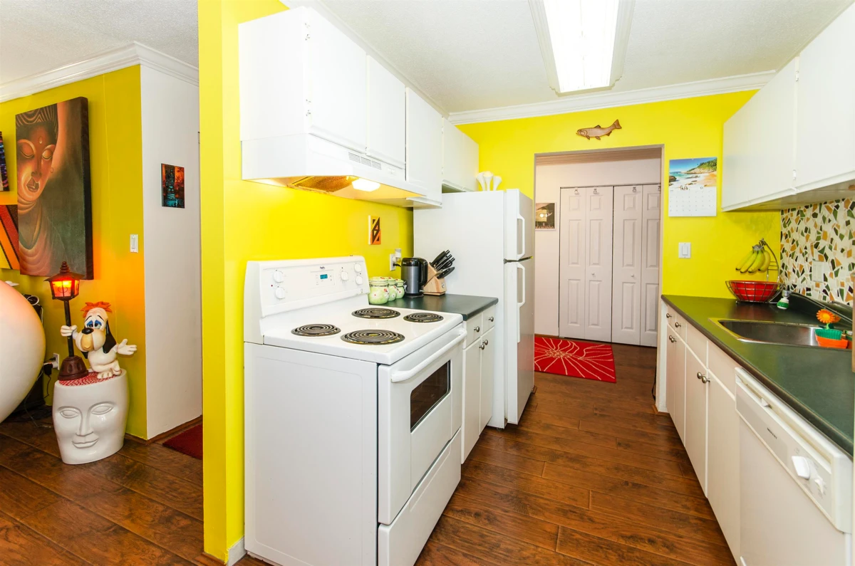 Dining Area Photo of 215 780 Premier Street, North Vancouver, BC
