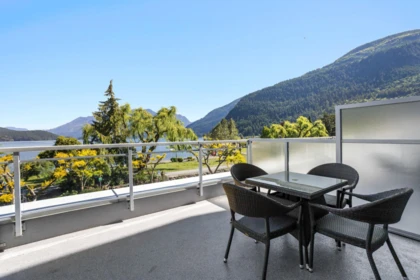 Kitchen Island Photo of 212C 160 Esplanade Avenue, Harrison Hot Springs, BC