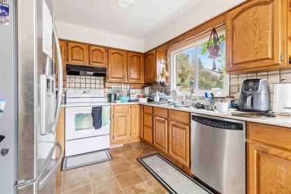 Kitchen Photo of 10005 Kenswood Drive, Chilliwack, BC
