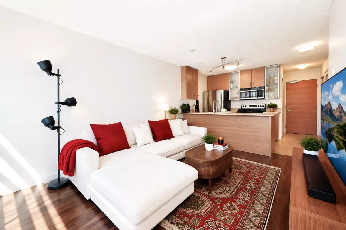 Dining Area Photo of 1405 909 Mainland Street, Vancouver, BC