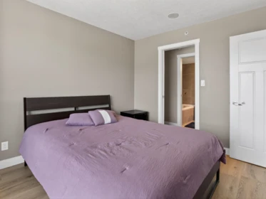 2102 2978 Glen Drive, Coquitlam, BC, Coquitlam — Apartment/Condo for sale