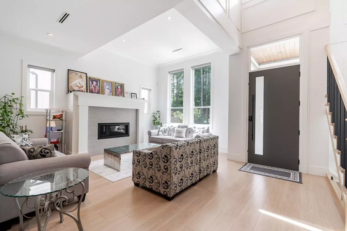 Living Room Photo of 20267 27 Avenue, Langley, BC