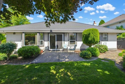 Front Yard Photo of 21710 46 AVENUE, Langley BC V3A 3J4