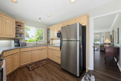 Hallway Photo of 21710 46 AVENUE, Langley BC V3A 3J4