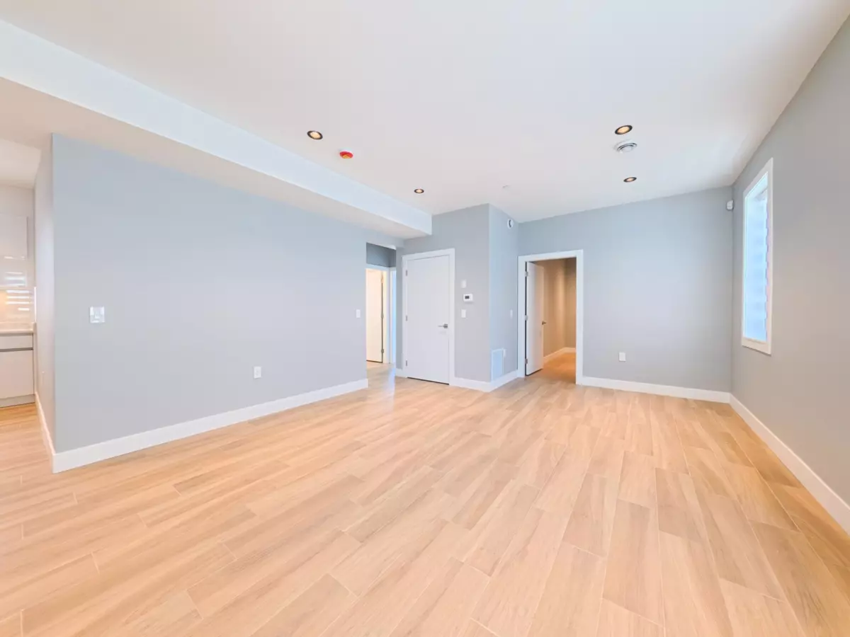 Living Room Photo of 1 2559 W King Edward Avenue, Vancouver, BC